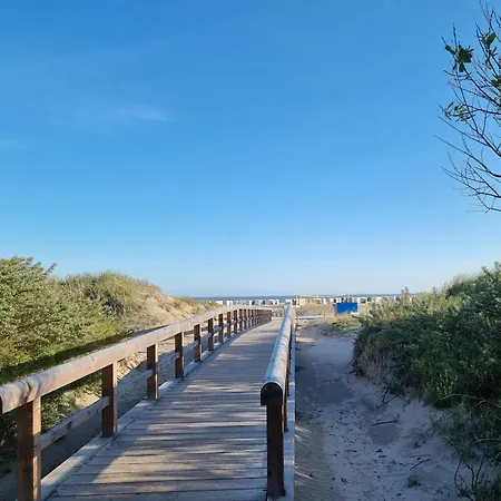Strandraubernest Mit Eingezaeunten Garten