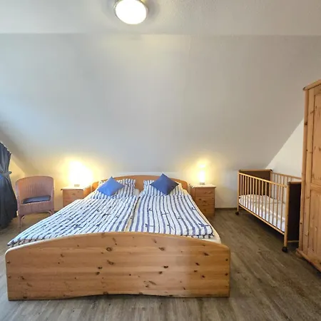 Strandraubernest Mit Eingezaeunten Garten بيت للعطل