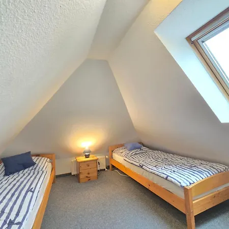 Holiday home Strandraubernest Mit Eingezaeunten Garten *
