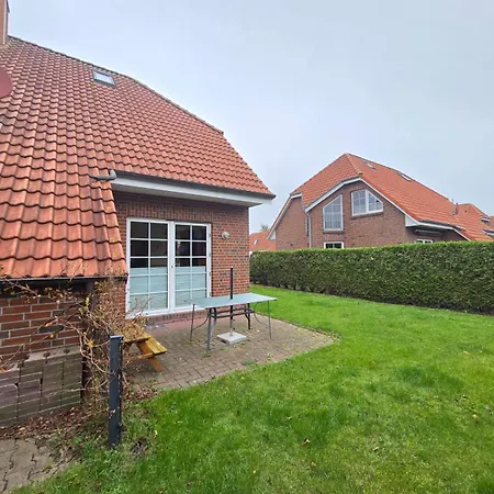 Holiday home Strandraubernest Mit Eingezaeunten Garten *
