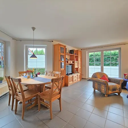 Holiday home Strandraubernest Mit Eingezaeunten Garten *